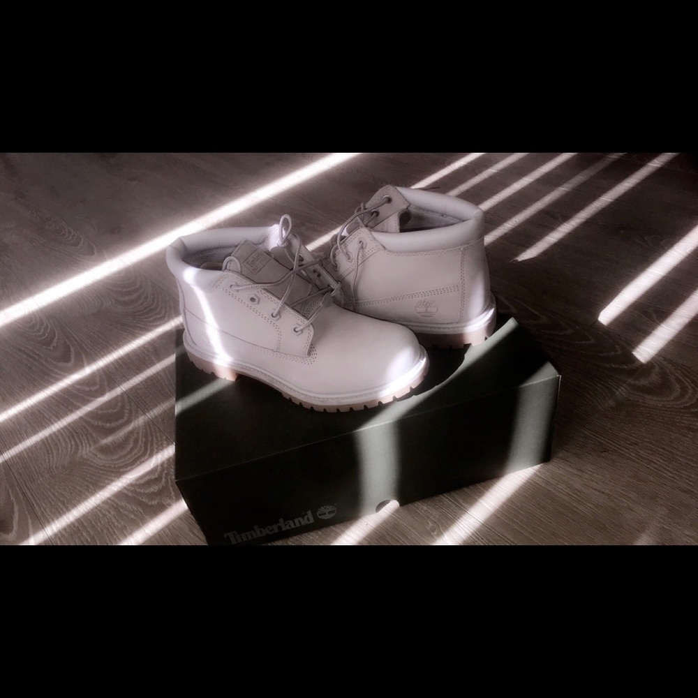 BRAND NEW WOMEN’S TIMBERLAND NELLIE CHUKKA BOOTS